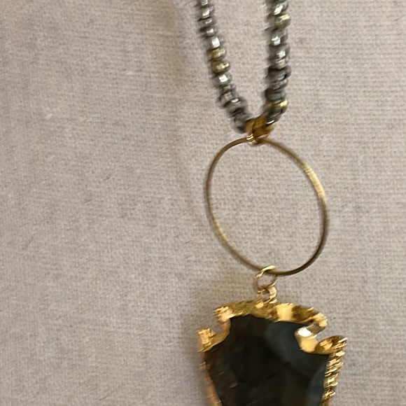 Arrowhead and crystal bead Statement necklace - Picture 3 of 4